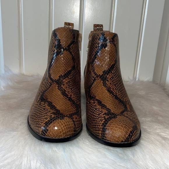 VIONIC Clara Ankle Boot embossed leather tan snake print ankle bootie size 7.5 - Picture 4 of 14